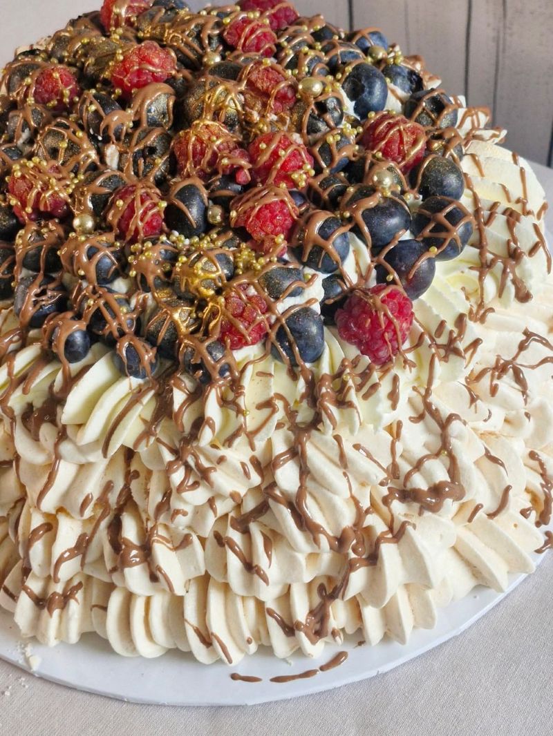 Tort bezowy z owocami Szczecin